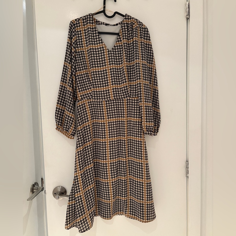 Van Heusen printed formal dress with belt, midi with V neck, great for office